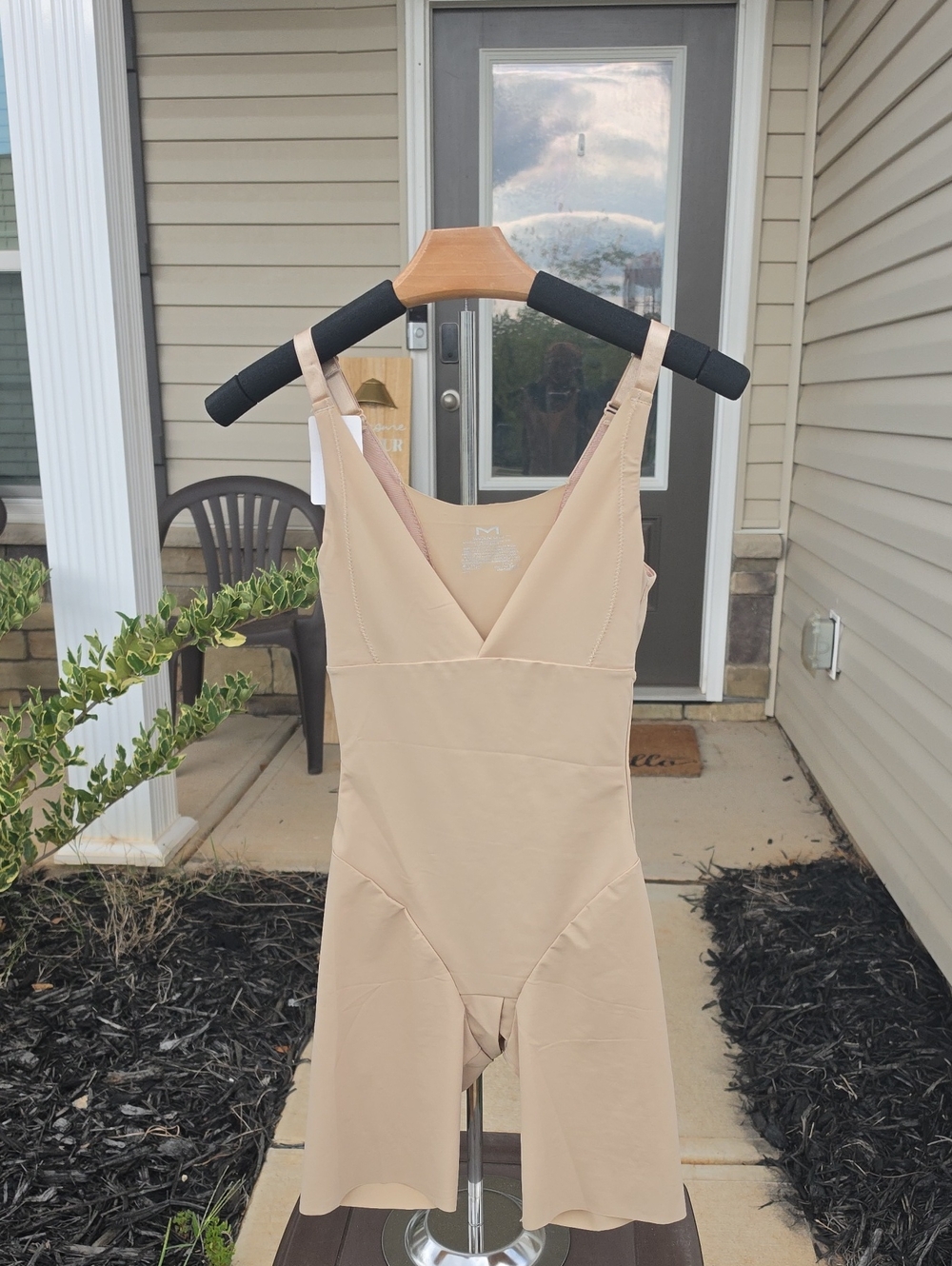 Maidenform Womens Wear Your Own Bra Mid Thigh Bodysuit Shapewear Size Small 4-6